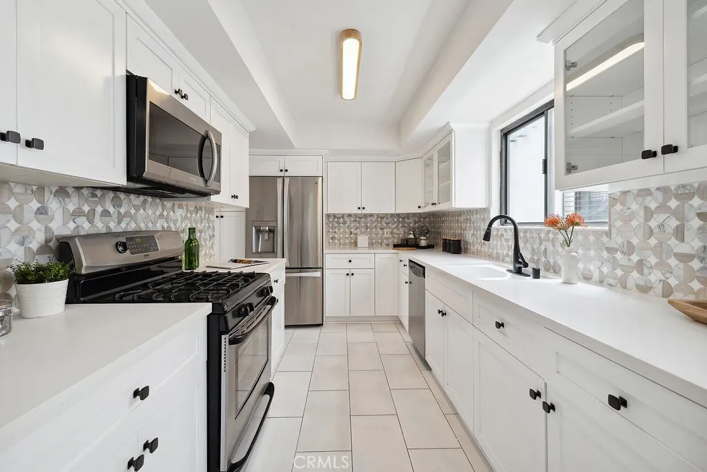 6101 Fulton Avenue 8, Van Nuys, California 91401 home-pic-12